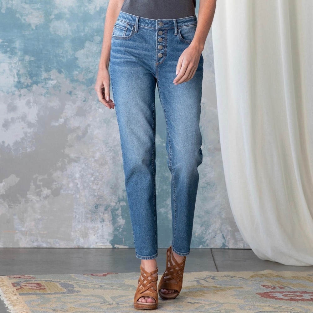 Driftwood “Gizelle button fly” jeans. New with tags!